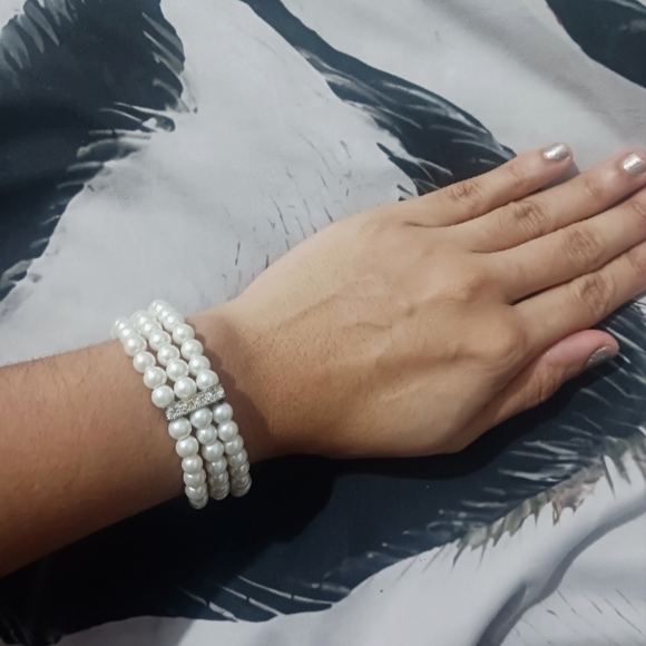 Jewelry - Women Ivory Pearls Elastic Bracelet